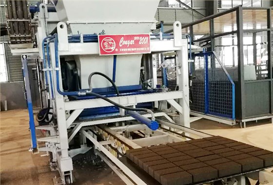 全自動(dòng)透水磚磚機(jī)