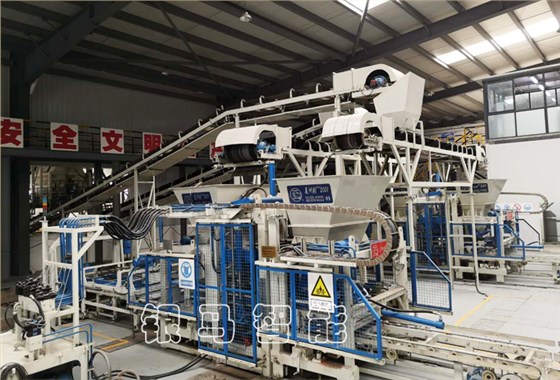 全自動透水磚生產(chǎn)設(shè)備密封失效維護(hù)及液壓傳動的應(yīng)用特點(diǎn)！