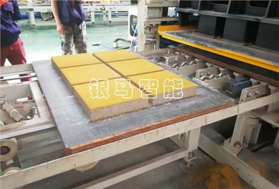 導(dǎo)致全自動水泥透水磚機使用壽命驟降的兩大原因！