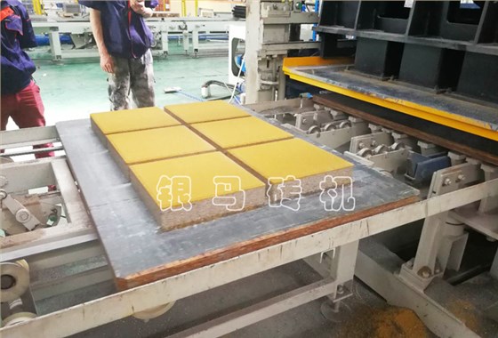 透水磚機(jī)：選型注意事項(xiàng)與第一次操作機(jī)器細(xì)節(jié)問題