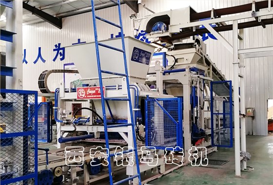 鐵尾礦制磚機：實現(xiàn)經(jīng)濟(jì)效益與環(huán)境效益雙贏