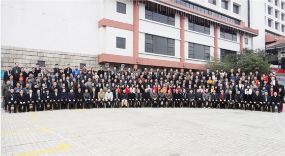 省上領(lǐng)導(dǎo)及嘉賓與參會(huì)代表合影