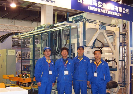 銀馬磚機維修服務(wù)團(tuán)隊