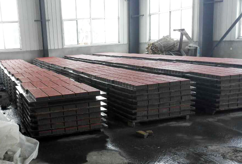 透水磚磚機(jī)調(diào)整自身適應(yīng)市場生存 透水磚磚機(jī)調(diào)整自身適應(yīng)市場生存