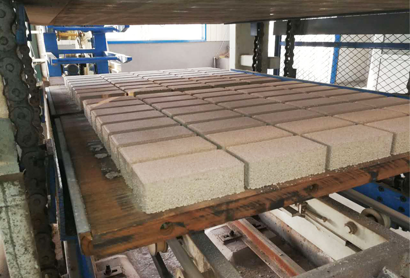 水泥面包磚制磚機(jī)成為極有發(fā)展前景的更新?lián)Q代產(chǎn)品 水泥面包磚制磚機(jī)成為極有發(fā)展前景的更新?lián)Q代產(chǎn)品