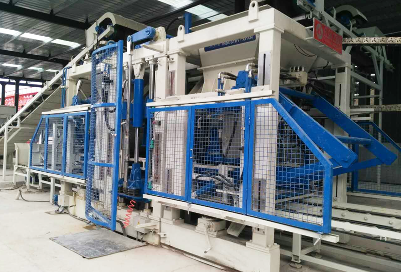 全自動透水磚機(jī)設(shè)備