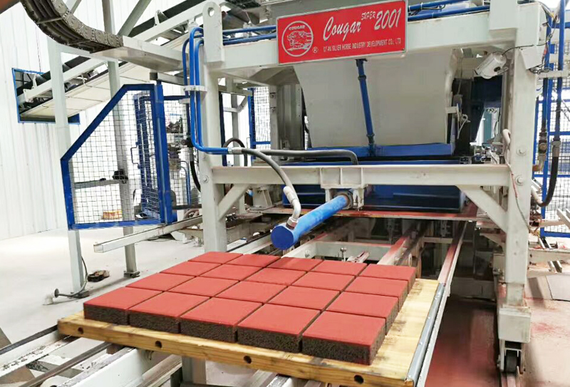 透水磚制磚機械配套減速機漏油問題應(yīng)對措施 透水磚制磚機械配套減速機漏油問題應(yīng)對措施