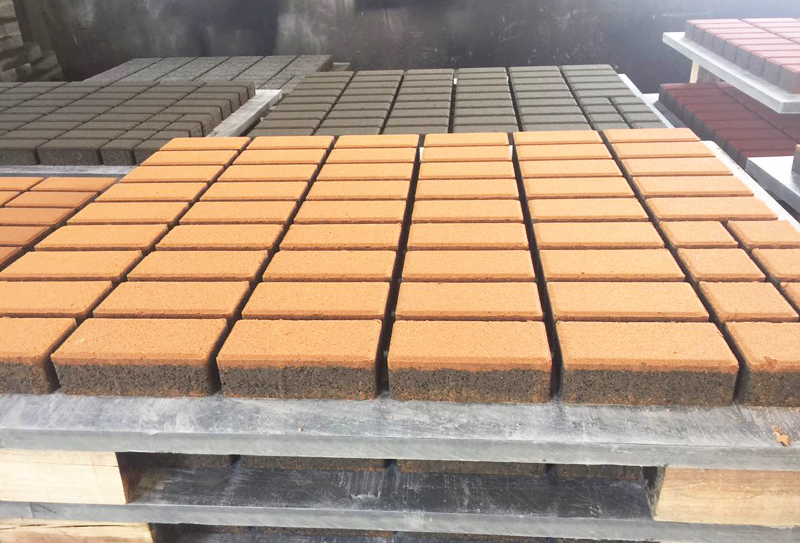 影響路面透水磚設(shè)備高質(zhì)量養(yǎng)護(hù)的原因 影響路面透水磚設(shè)備高質(zhì)量養(yǎng)護(hù)的原因