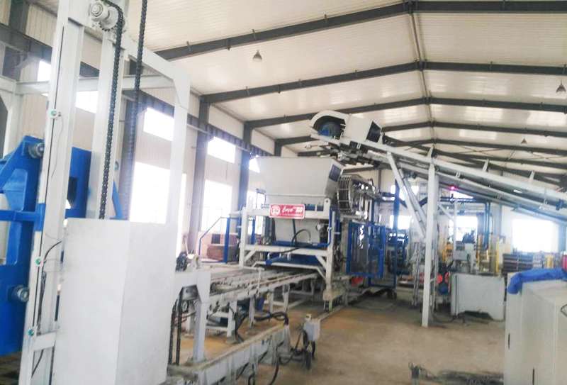 透水磚制磚機(jī)：源頭治污，協(xié)同治理