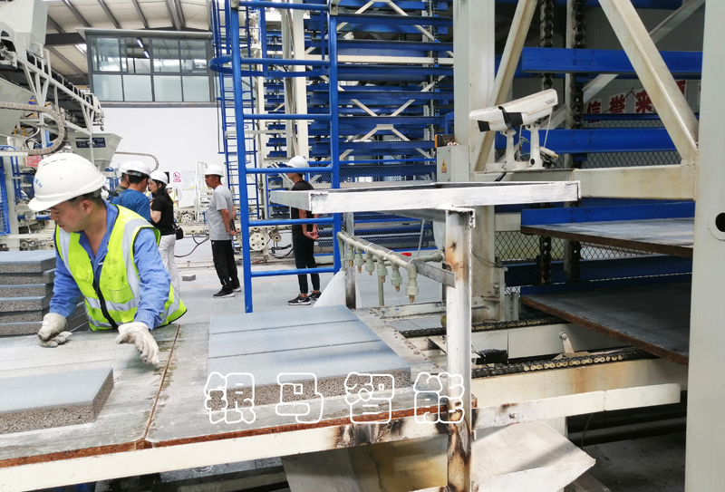 水泥便道磚機工作原理及配備的技術 水泥便道磚機工作原理及配備的技術