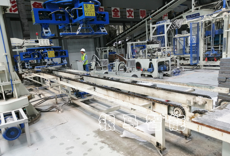 如何減少自動制磚設備砌塊磚機在生產中的磨損？