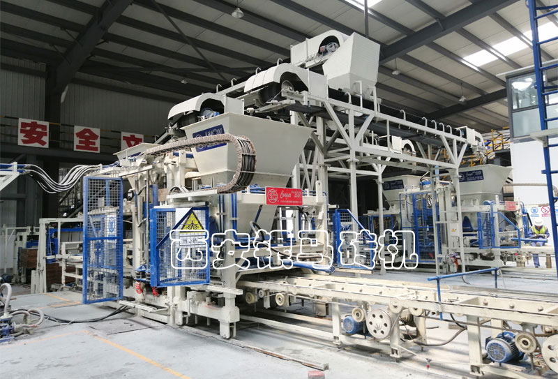 全自動(dòng)水泥標(biāo)磚生產(chǎn)線:新增“云服務(wù)”,遠(yuǎn)程指導(dǎo)加服務(wù)! 全自動(dòng)水泥標(biāo)磚生產(chǎn)線:新增“云服務(wù)”,遠(yuǎn)程指導(dǎo)加服務(wù)!