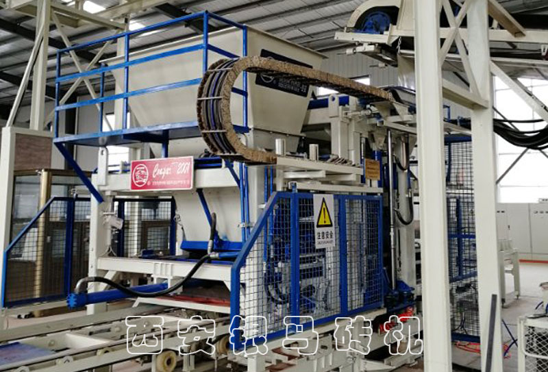 免燒壓磚機生產(chǎn)線：符合市場需求，轉(zhuǎn)“危”為“機”！