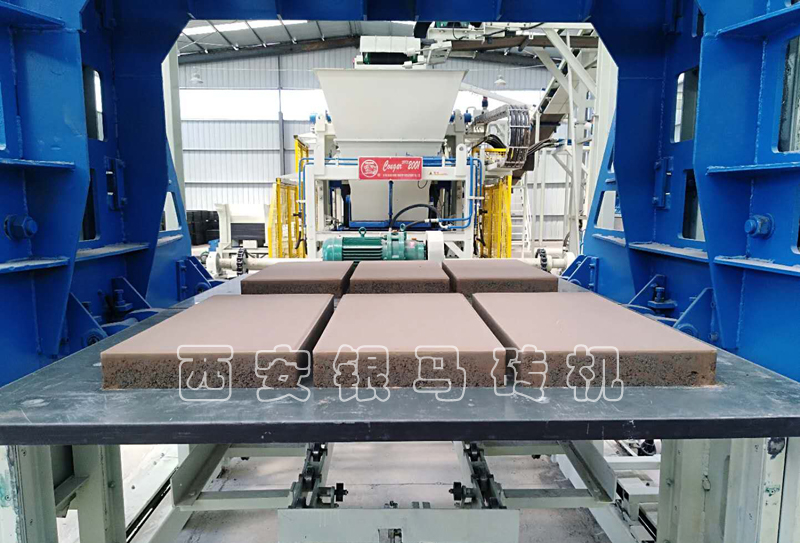 砌塊磚機(jī):自動(dòng)磚機(jī)設(shè)備生產(chǎn)線應(yīng)向國(guó)際水平看齊 砌塊磚機(jī):自動(dòng)磚機(jī)設(shè)備生產(chǎn)線應(yīng)向國(guó)際水平看齊