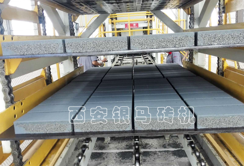 免燒磚機設(shè)備被《固廢法》收錄 落后處理工藝“涼涼”