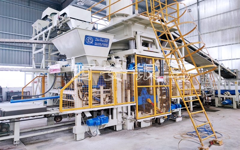 透水磚制磚機設(shè)備：推進工業(yè)領(lǐng)域數(shù)字化智能化綠色化融合發(fā)展