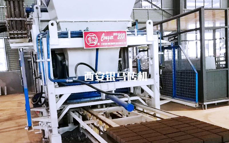 免燒透水磚設(shè)備：經(jīng)濟(jì)實惠、適合國情的砌塊成型機