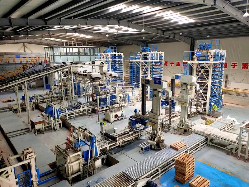 中國工程機(jī)械工業(yè)協(xié)會會長蘇子孟一行蒞臨西安銀馬參觀考察