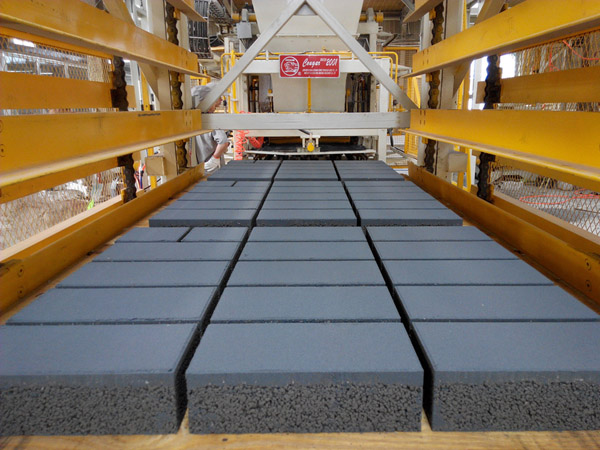 全自動(dòng)透水磚機(jī)|透水步道磚機(jī) 全自動(dòng)透水磚機(jī)|透水步道磚機(jī)